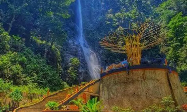 Eksotisme Air Terjun Tammasapi Detail aliran air terjun tammasapi dari dekat