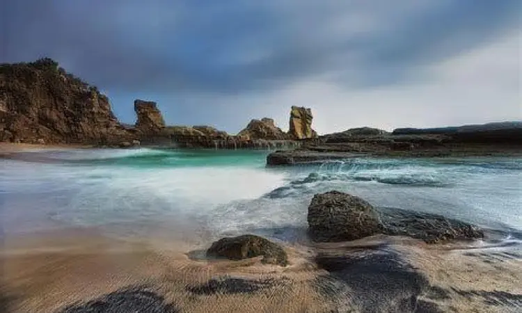 Formasi Batuan Sphinx Batu Sphinx alami di Pantai Klayar