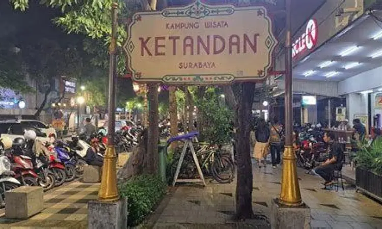 Kehidupan Sosial Ketandan Warga beraktivitas di Kampung Ketandan Surabaya