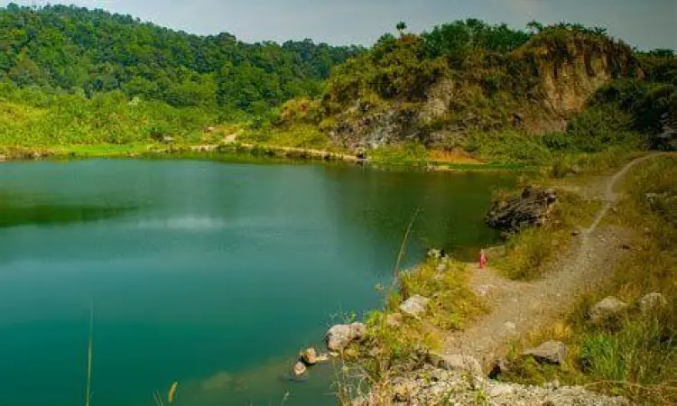 Kondisi jalan menuju lokasi Danau Quarry Jayamix