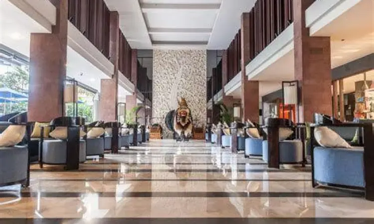 Lobi Watermark Hotel Bali Lobi utama Watermark Hotel Bali yang luas dan modern