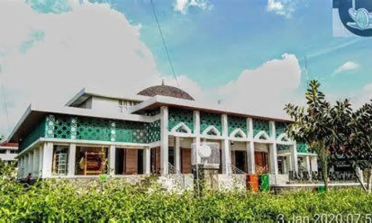 Arsitektur megah Masjid Agung Boyolali dengan kubah emas