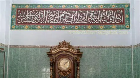 Interior Masjid Agung Boyolali Detail interior Masjid Agung Boyolali dengan hiasan kaligrafi