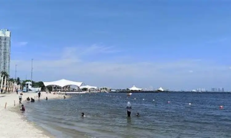Fasilitas Pantai Ancol Jakarta Pemandangan Pantai Ancol Jakarta dengan fasilitas pedestrian yang modern