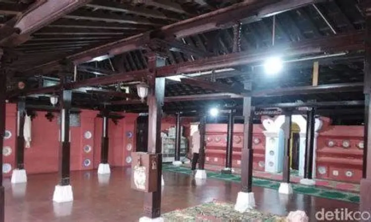 Ornamen Keramik Dinasti Ming Hiasan dinding keramik Tiongkok di Masjid Merah Panjunan