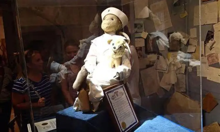 Robert vs Chucky Perbandingan Robert the Doll dan karakter Chucky