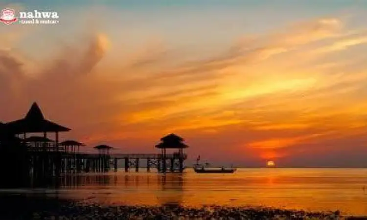 Eksotisme Kenjeran Lama Suasana perahu nelayan di Pantai Kenjeran Lama Surabaya