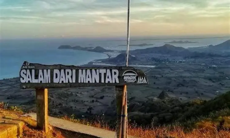 Pemandangan awan di Desa Mantar
