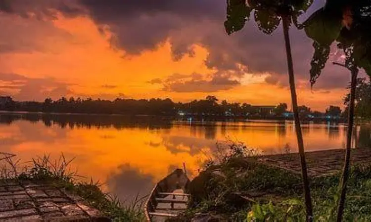 Sunset di Setu Cikaret Suasana matahari terbenam yang indah di Setu Cikaret