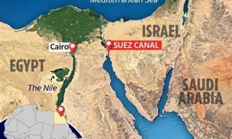 Citra satelit Terusan Suez yang memisahkan Asia dan Afrika