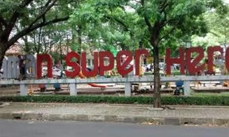 Gatotkaca Sang Pahlawan Lokal Patung Gatotkaca di Taman Super Hero Bandung