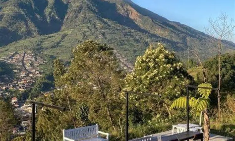 Cafe Hits di Selo Cafe estetik di Selo dengan pemandangan gunung