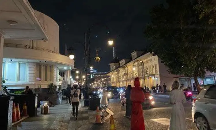 Malam di Asia Afrika Suasana malam di sekitar Jalan Asia Afrika Bandung