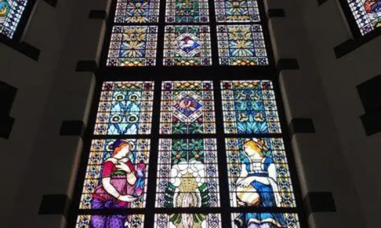 Kaca Patri Lawang Sewu Detail kaca patri bersejarah di Lawang Sewu