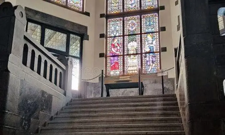 Interior Pintu Seribu Interior Lawang Sewu yang elegan dan terawat