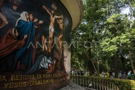 Jalur Jalan Salib Lawangsih Stasi Jalan Salib di area perbukitan Lawangsih