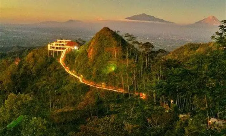 Pemandangan indah perbukitan Menoreh di sekitar Lawangsih