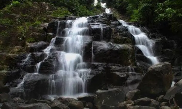 Keunikan Struktur Air Terjun Sarasah Air Terjun Sarasah Banyak Gadih bertingkat