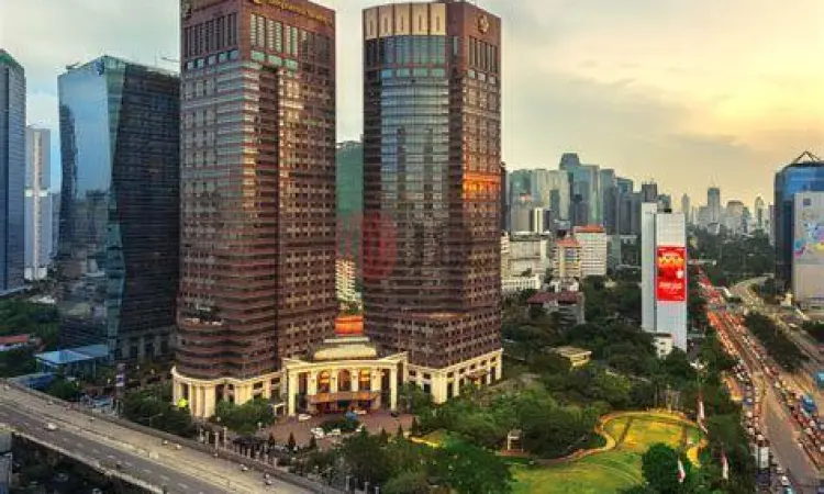 Detail arsitektur klasik Sampoerna Strategic Square