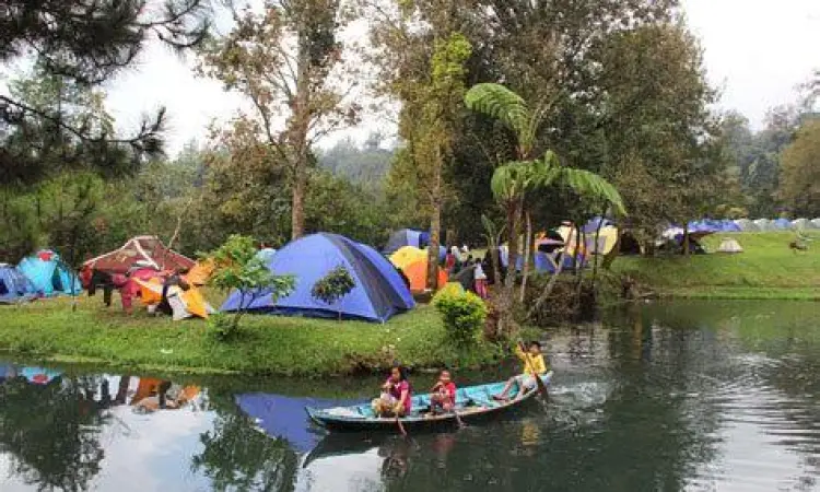 Wisata Alam Keluarga Keluarga menikmati waktu di tempat wisata terdekat berbasis alam