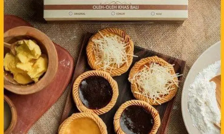 Kotak pie susu khas bali yang tertata rapi