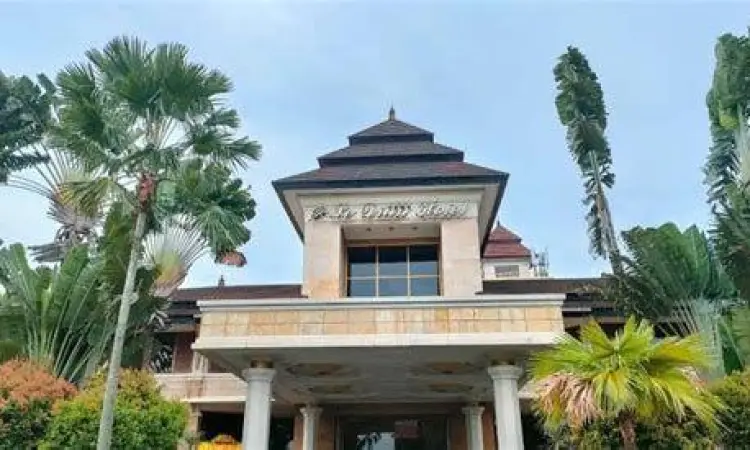 Lobi utama Le Dian Hotel yang luas dan elegan