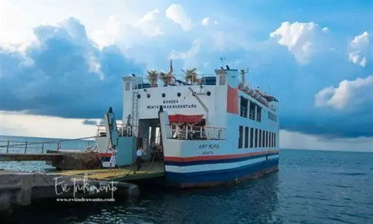 Suasana di Pelabuhan Kartini Jepara tempat penyeberangan ke Karimunjawa
