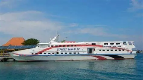 KMC Express Bahari Kapal cepat Express Bahari yang melayani rute ke Karimunjawa