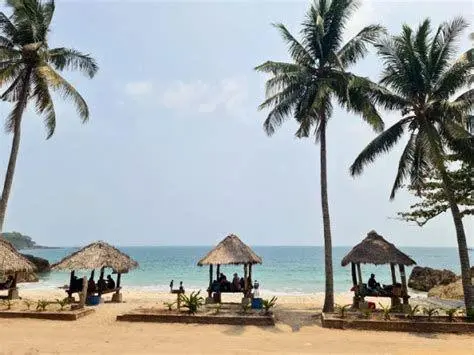 Fasilitas Pantai Fasilitas di pantai Pasir Putih Lampung