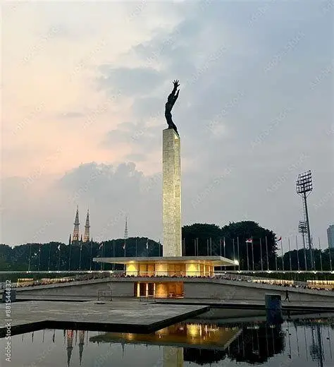 Monumen Pembebasan Irian Barat Monumen Pembebasan Irian Barat yang megah di Lapangan Banteng Jakarta