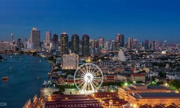 Asiatique Sky Ferris Wheel Bianglala Asiatique Sky yang ikonik di pinggir sungai