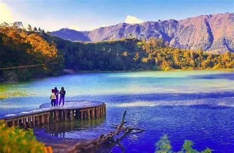 Suasana Pagi di Telaga Warna pemandangan telaga warna dieng saat pagi hari