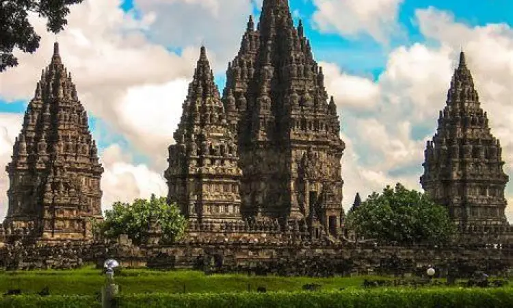 Candi Prambanan Kemegahan Candi Prambanan peninggalan Mataram Kuno