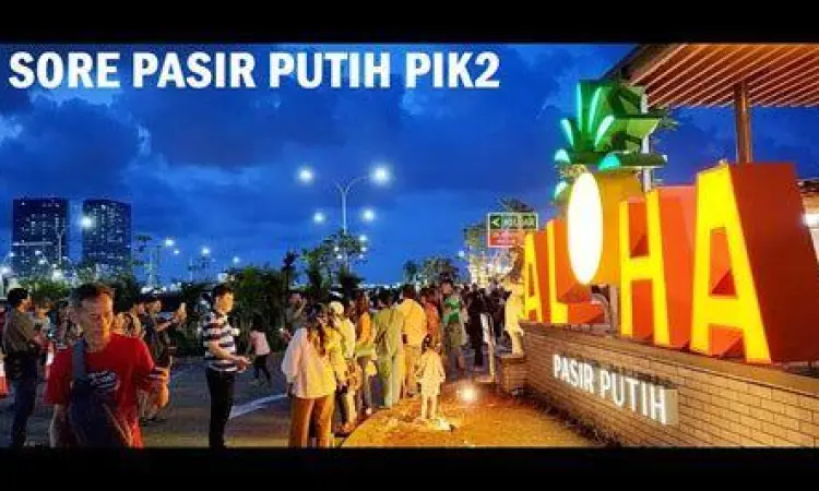 Pemandangan malam hari di Aloha Pasir Putih PIK 2