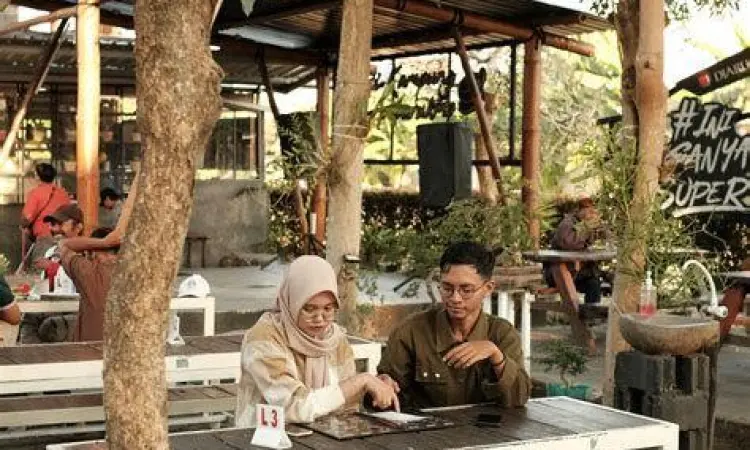 Interior bangunan joglo kopi kampung ambarukmo