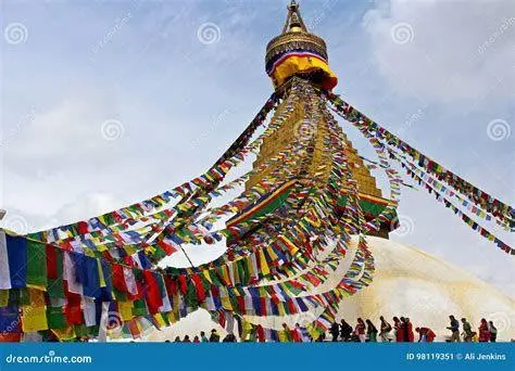 Bendera Doa Lungta Bendera doa warna warni di sekeliling Boudhanath Stupa Nepal