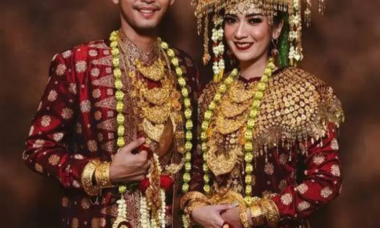 Gambar suku sunda mengenakan pakaian pengantin adat tradisional