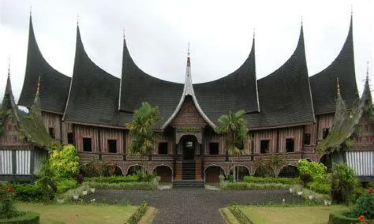 Arsitektur Tradisional Pariangan Rumah Gadang kuno di Nagari Pariangan