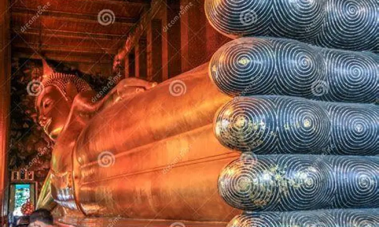 Interior Wat Pho Interior kuil Wat Pho dengan patung Budha Tidur