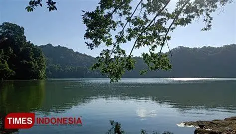 Danau Kastoba Bawean Pemandangan Danau Kastoba di Pulau Bawean Gresik