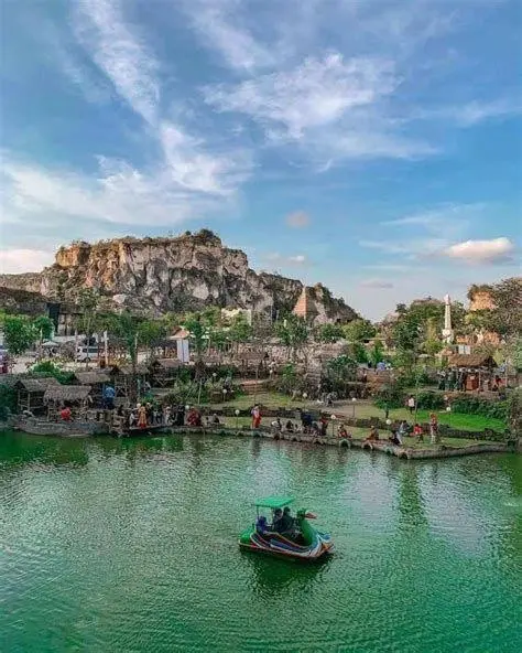 Wisata Setigi Sekapuk Tebing kapur estetik di Wisata Setigi Sekapuk Gresik