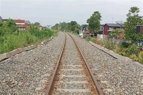 Struktur Jalur Rel Struktur lintasan kereta api modern dengan bantalan beton