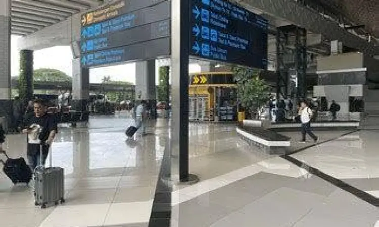 Interior keberangkatan Terminal 2 Bandara Soekarno-Hatta
