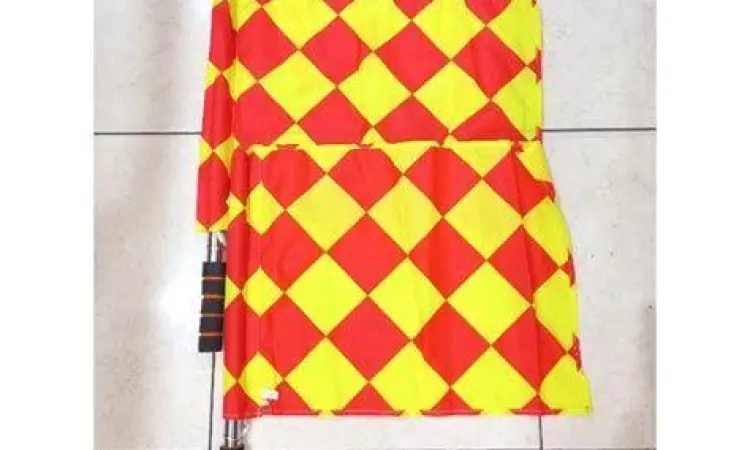 bendera hakim garis merah kuning