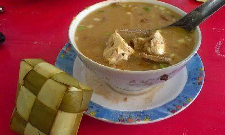 Makanan tradisional khas Bone di sekitar tempat wisata