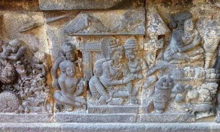 Detail relief cerita Ramayana di dinding Candi Prambanan