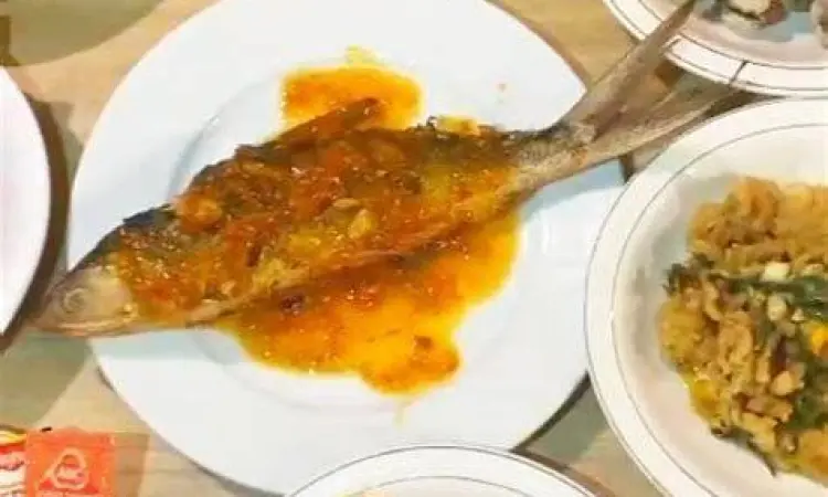 Sajian seafood segar di restoran keluarga Kota Wisata