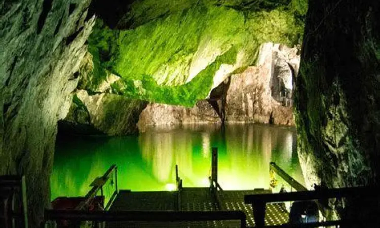 Danau Bawah Tanah Danau bawah tanah di Sala Silvermine