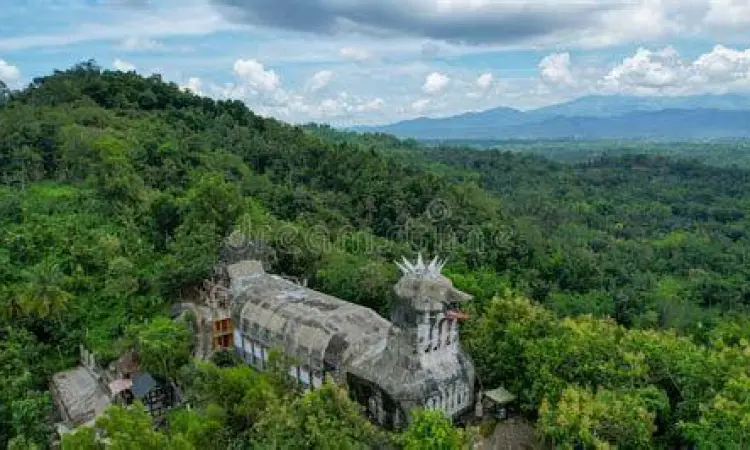 Pemandangan dari mahkota Bukit Rhema dekat Borobudur