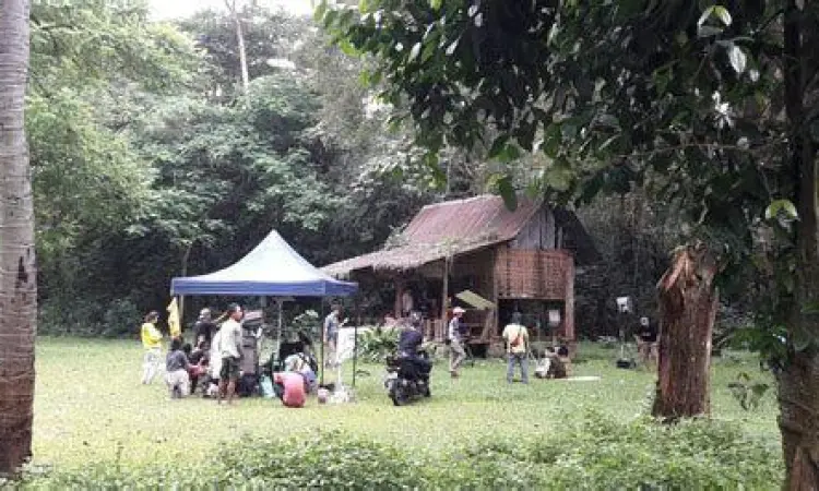 Rumah tradisional kayu di Studio Alam TVRI